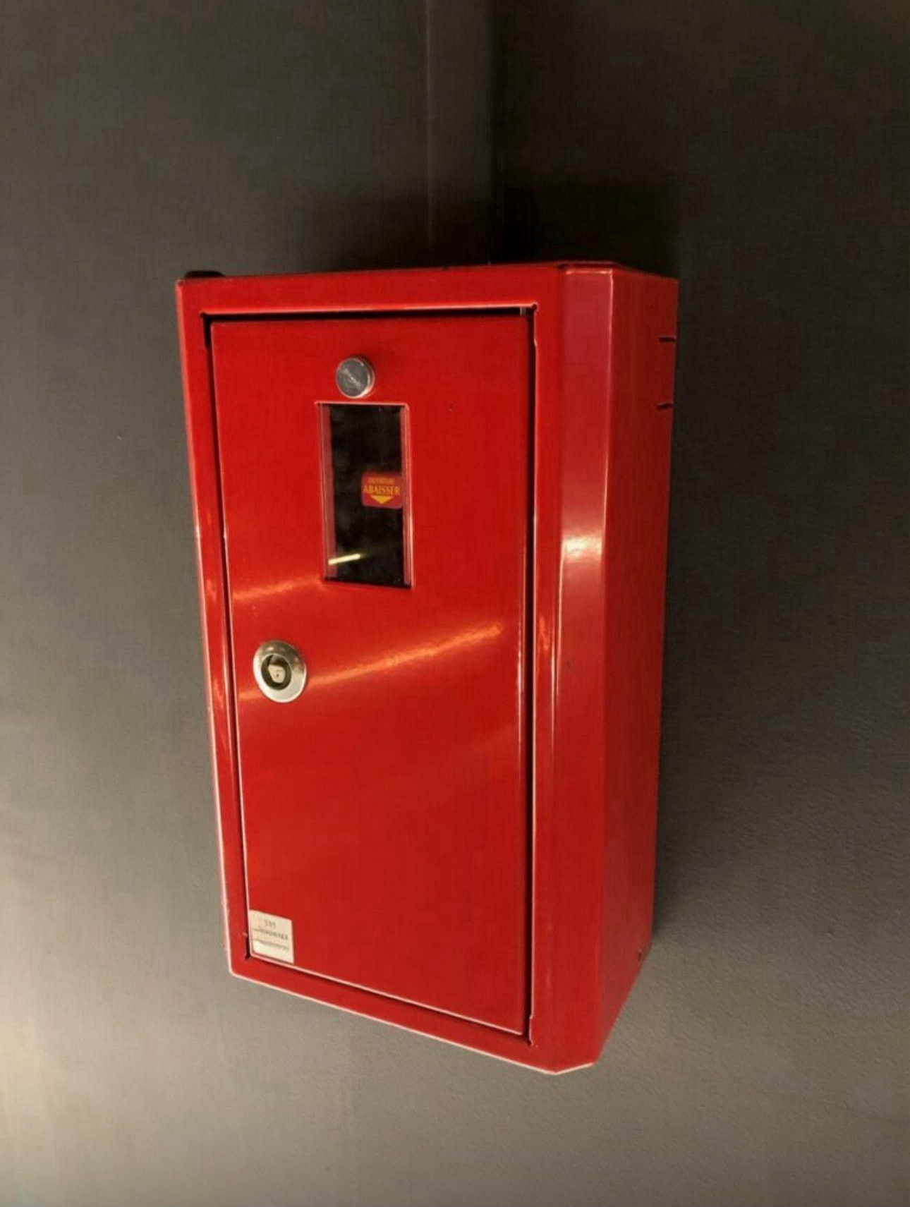 Armoire de commande de désenfumage équipée de cartouches de CO₂